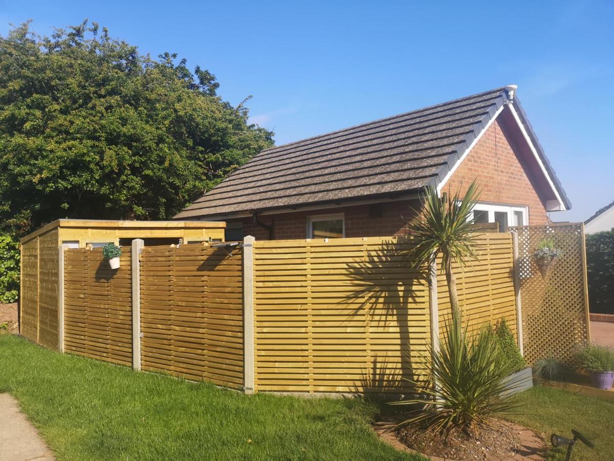 Grove Lodge Pembrokeshire Milford Haven Exterior photo